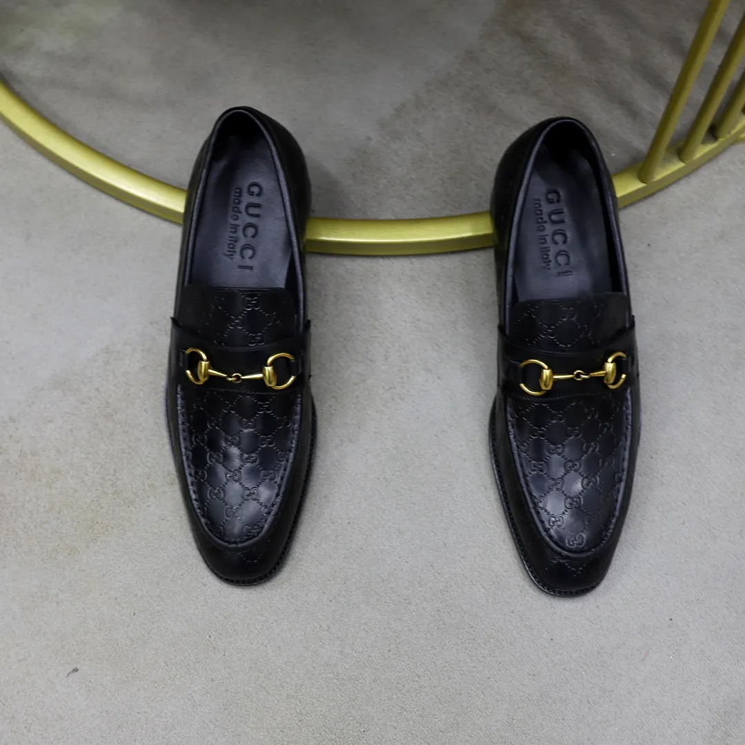Men's shoes: 250🙅‍♂️🙅‍♂️🙅‍♂️Niuli Brand: GUCCI Size: 38-44 (45 can be customized) Level: Counter classic Material: Original soft cowhide upper Comfortable cowhide lining Original lightweight outsole Style category: Business casual footwear Driving leather shoes Color: Actual picture color